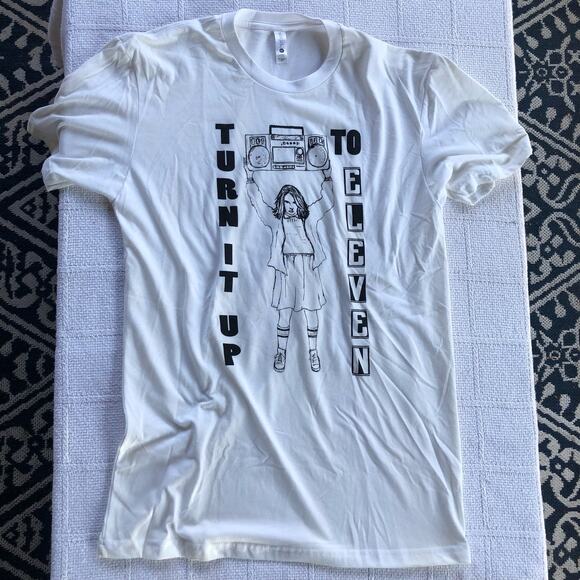 Turn it up to Eleven Graphic Tee Unisex Size Medium Stranger Things Spinal Tap - Picture 1 of 7